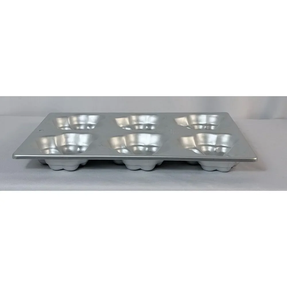 Wilton Shamrock Aluminum Cake Pan 6 Cavity Mold 1983 Cupcake Lucky 3D Clover